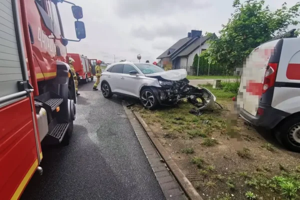 Zderzenie dwóch aut w Granowie. Na miejscu strażacy i policja