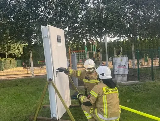 Strażacy z OSP Kamieniec łączyli szkolenie z akcją – fałszywy alarm przerwał ćwiczenia