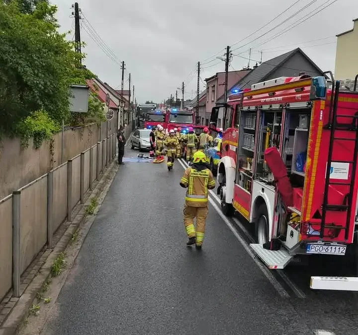 Zderzenie pojazdów w Rostarzewie – na miejscu kilka zastępów straży i ZRM