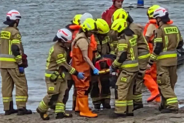 Ćwiczenia służb ratowniczych nad Jeziorem w Kuźnicy Zbąskiej – ewakuacja obozu harcerskiego