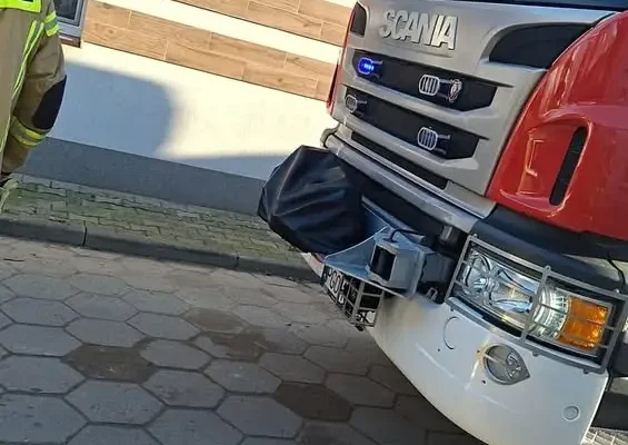 Kolizja w Kamieńcu – interwencja straży pożarnej i policji