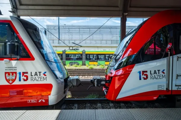 Koleje Wielkopolskie z wakacyjną ofertą: nowe połączenia i zniżki dla uczniów