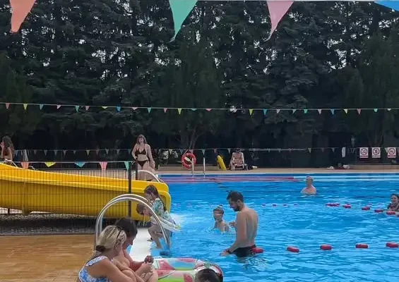 Basen Letni w Grodzisku Wielkopolskim zaprasza na codzienne kąpiele