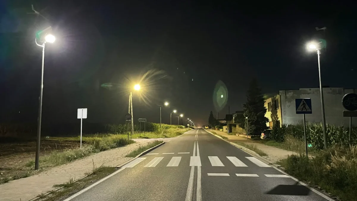 Gmina Wielichowo stawia na ekologię: zamontowano 7 solarnych latarni