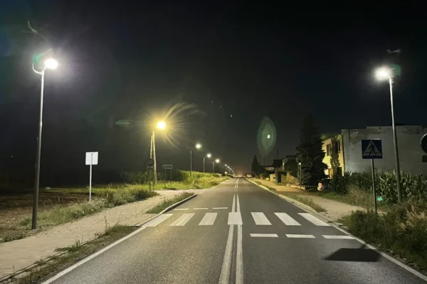 Gmina Wielichowo stawia na ekologię: zamontowano 7 solarnych latarni