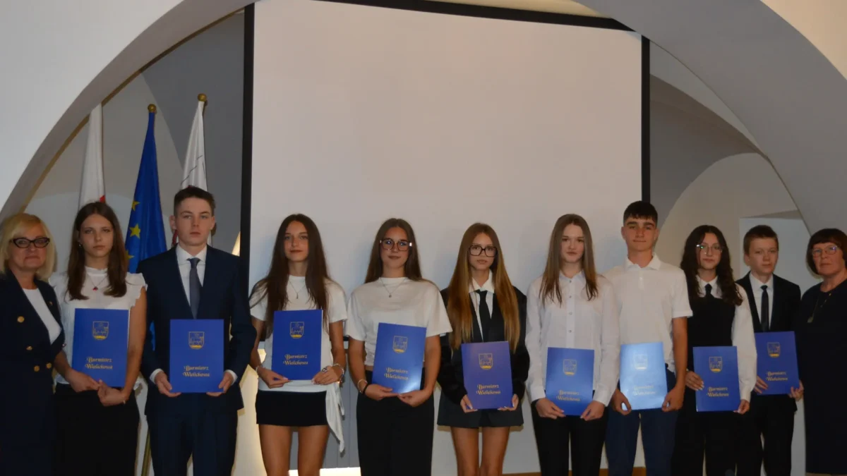 Nagrody Burmistrza Wielichowa dla najlepszych absolwentów szkół podstawowych