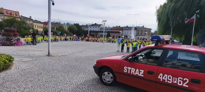 Dzień Przedszkolaka w Rakoniewicach – dzieci świętowały na rynku pod opieką strażaków