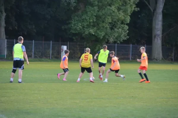 Juniorzy LKP Pieczarka Wielichowo trenują w ramach Programu KLUB