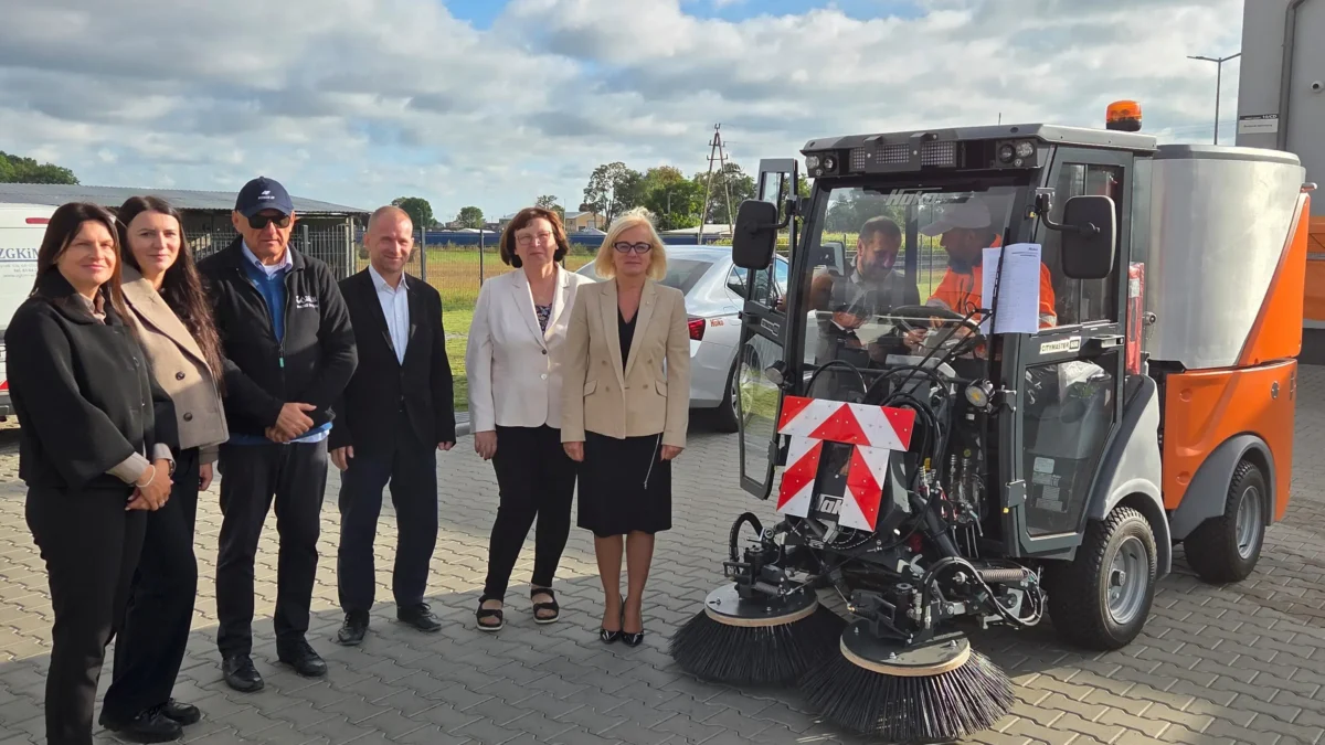 Wielichowo: nowa zamiatarka Hako Citymaster 650 w rękach ZGKiM