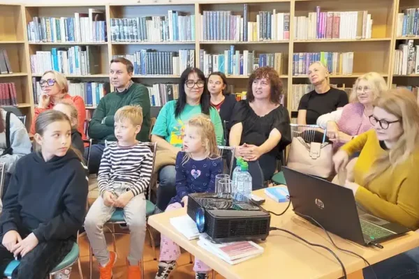 Rakoniewice: „Podróżnicze spotkania w bibliotece” – relacja z wyprawy ogórkiem przez Amerykę