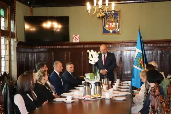 Dzień Edukacji Narodowej w Grodzisku Wielkopolskim. Nauczyciele nagrodzeni przez burmistrza