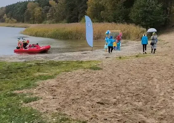 Sezon morsowy w Kuźnicy Zbąskiej zainaugurowany – bezpieczeństwo i charytatywny cel