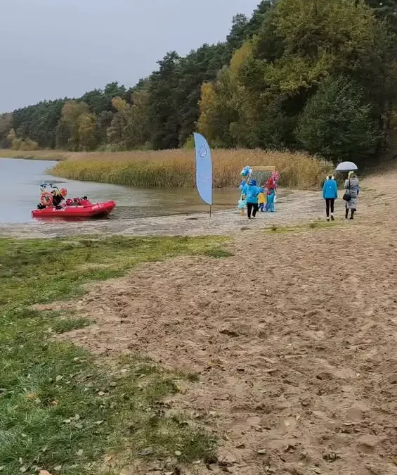 Sezon morsowy w Kuźnicy Zbąskiej zainaugurowany – bezpieczeństwo i charytatywny cel