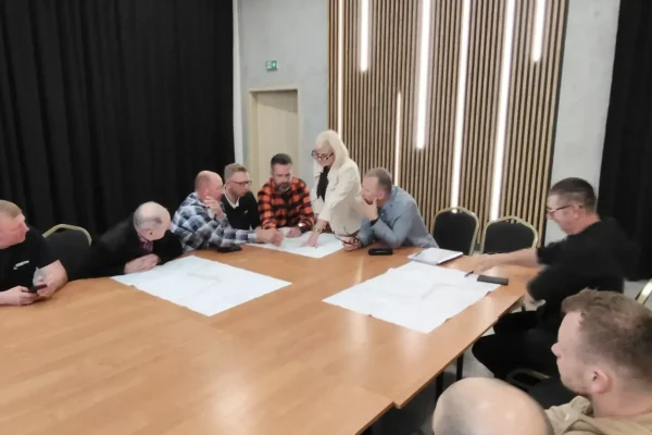 Konsultacje społeczne w Wilkowie Polskim: mieszkańcy dyskutowali o budowie ul. Piaskowej