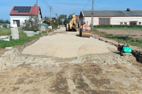 Wielichowo: dwie drogi gminne w przebudowie – Trzcinica i Łubnica z nową nawierzchnią