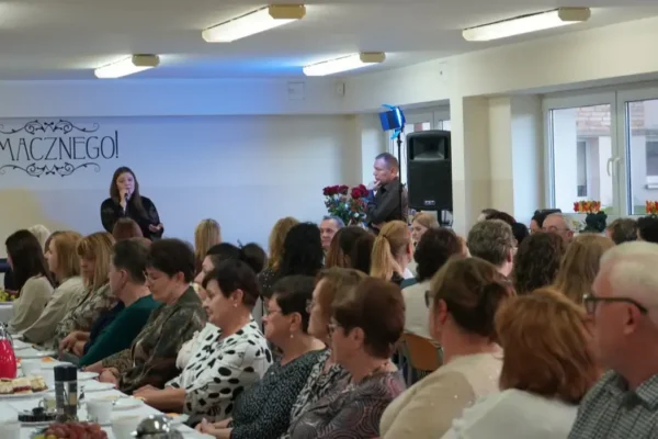 Dzień Edukacji Narodowej w Wielichowie: spotkanie przy kawie dla nauczycieli i pracowników oświaty