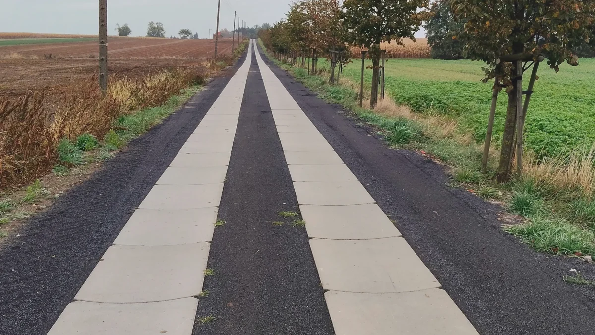 Gradowice: zakończono V etap remontu ul. Dębskiej – 420 m drogi z płyt betonowych