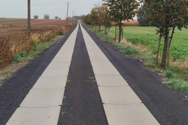 Gradowice: zakończono V etap remontu ul. Dębskiej – 420 m drogi z płyt betonowych